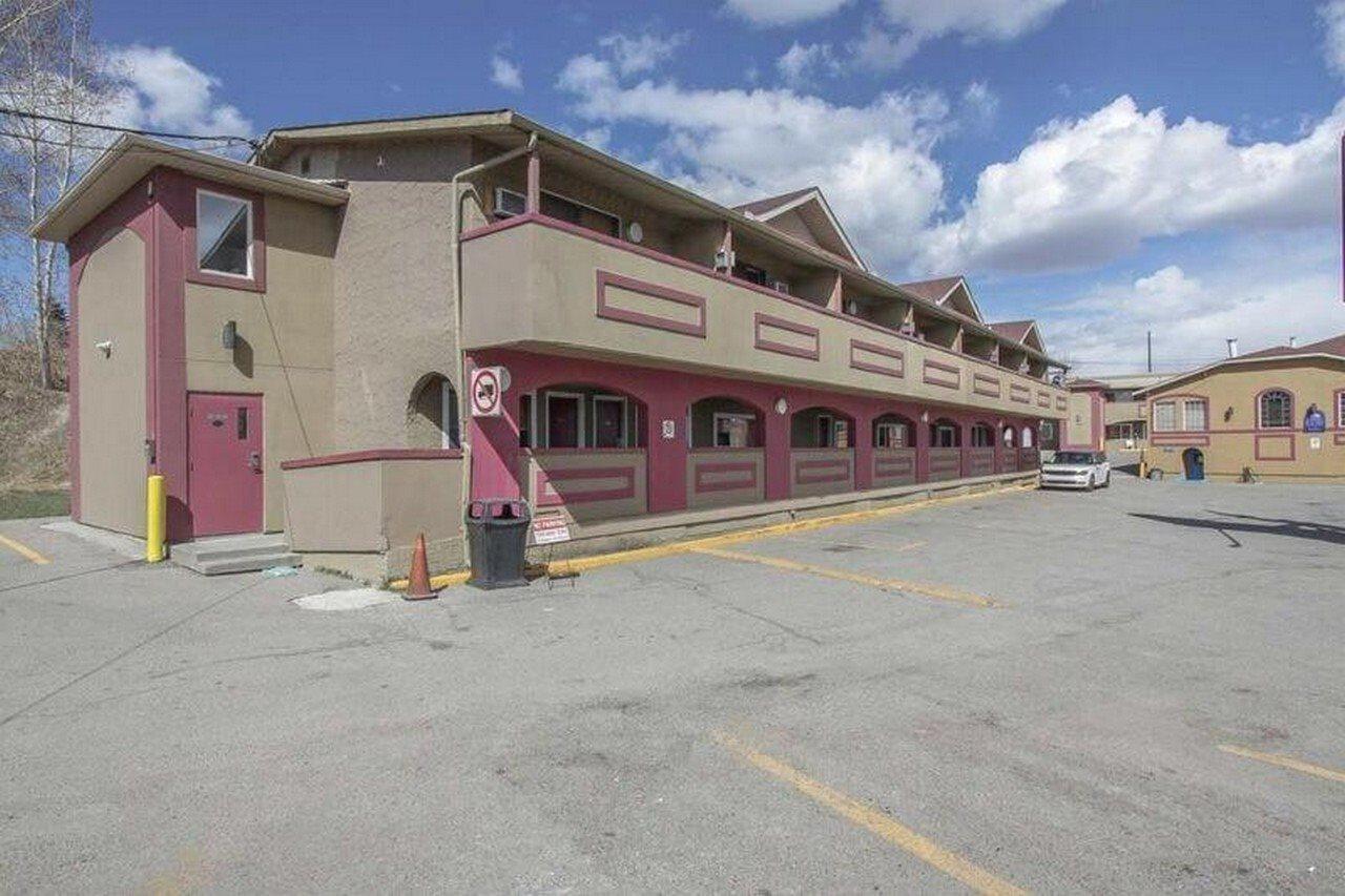 Canadas Best Value Inn Chinook Station Калгари Экстерьер фото